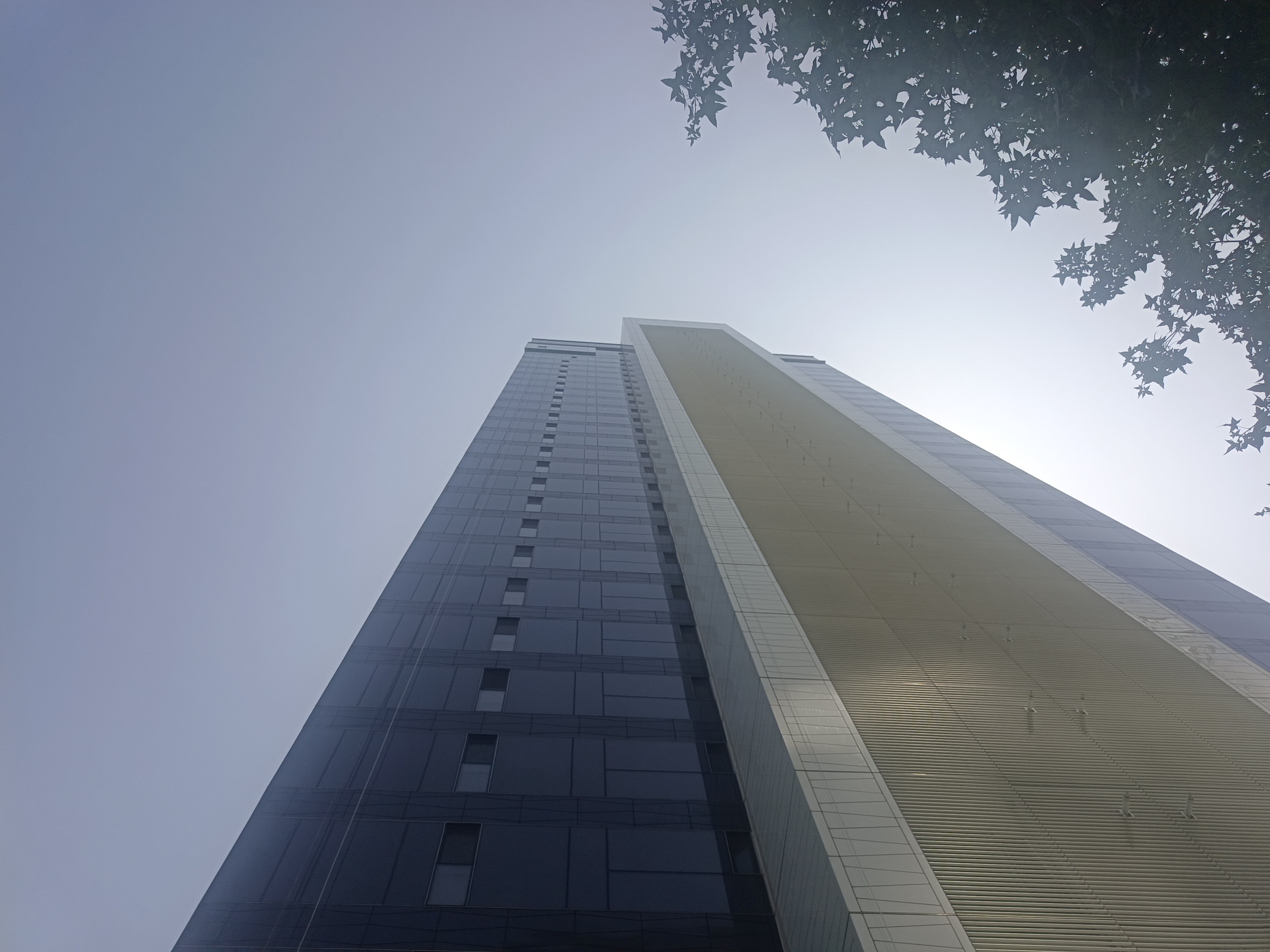 上海玻璃幕墻安全排查檢測(cè)，守護(hù)市民“頭頂上的安全”