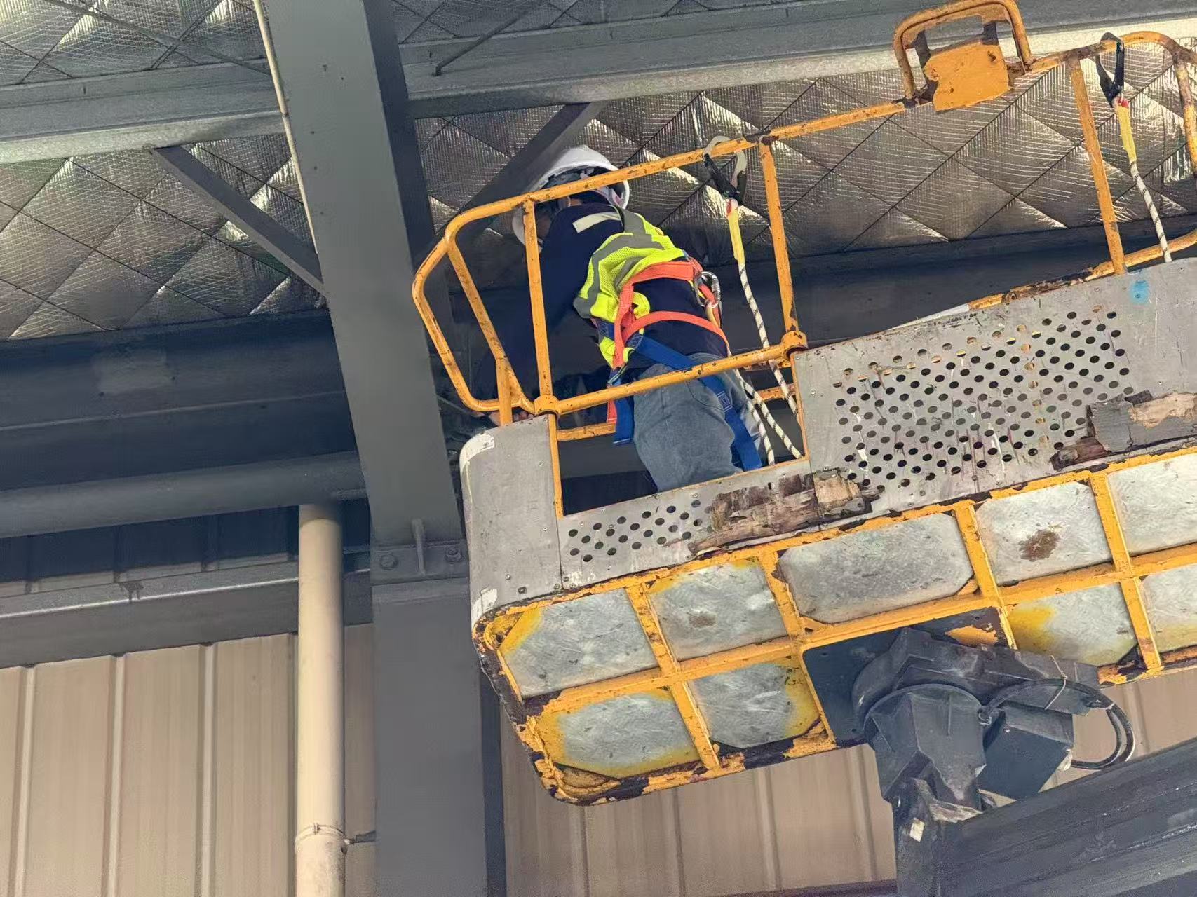 2025 年寶山區(qū)勞模先進表彰大會隆重舉行，上海鈞測李光新獲殊榮